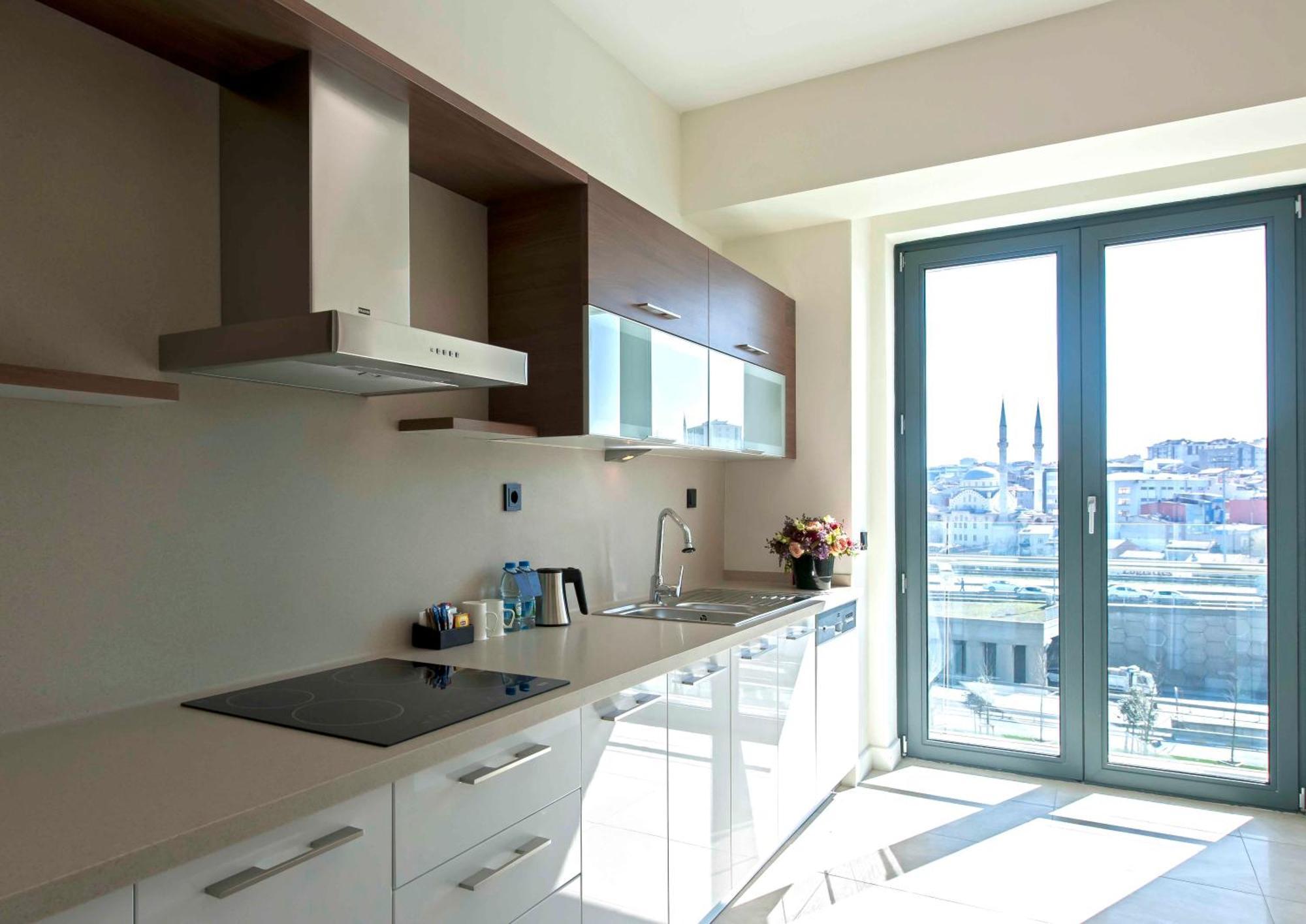 イスタンブールThe Superior Living Batisehirアパートメント エクステリア 写真